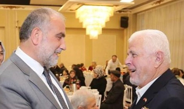 Başkan Sandıkçı: “Şanlı bayrağımızın altında huzurlu ve özgür bir şekilde yaşıyorsak bunu aziz şehitlerimize ve kahraman gazilerimize borçluyuz"